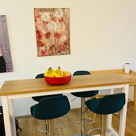 Labyrinthe Sur La Place D, Hotes , Calme ,netflix