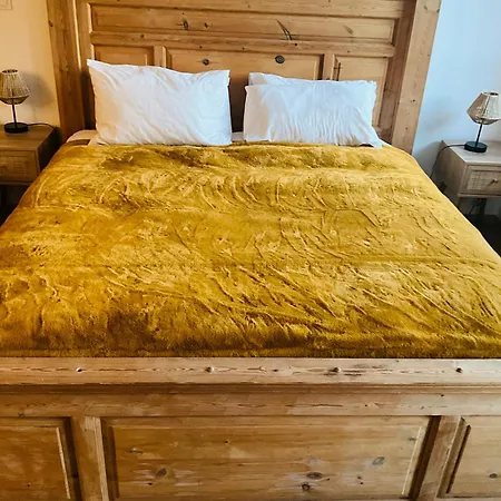 Labyrinthe Sur La Place D, Hotes , Calme ,netflix