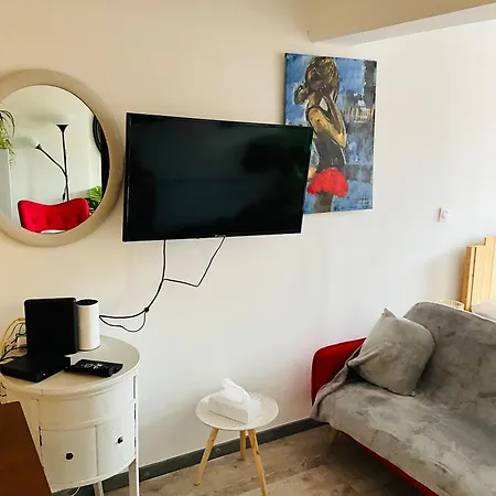 Labyrinthe Sur La Place D, Hotes , Calme ,netflix Appartamento
