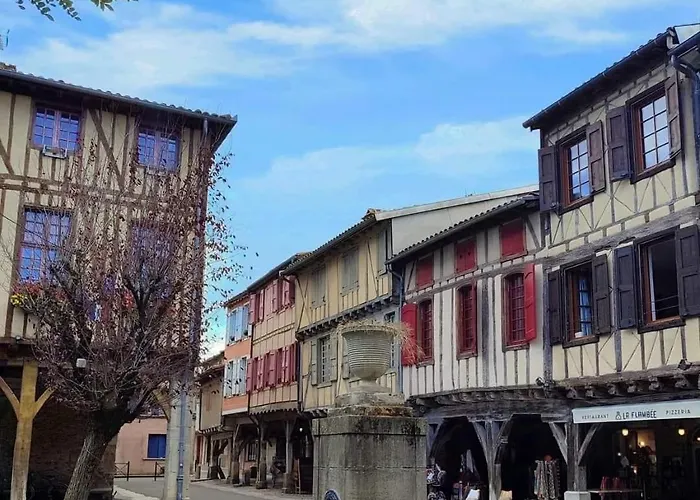 Labyrinthe Sur La Place D, Hotes , Calme ,netflix ماريبواه