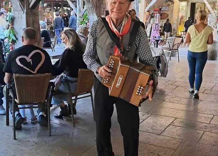 Hôte Labyrinthe Sur La Place D, Hôtes , Calme ,netflix *