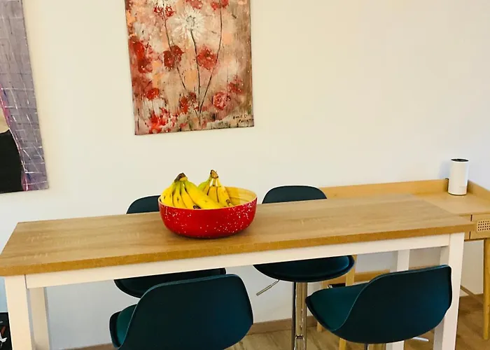 Labyrinthe Sur La Place D, Hotes , Calme ,netflix