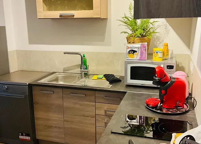 Labyrinthe Sur La Place D, Hotes , Calme ,netflix * ماريبواه