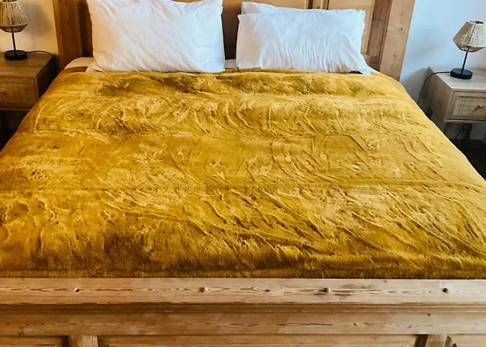 Labyrinthe Sur La Place D, Hotes , Calme ,netflix