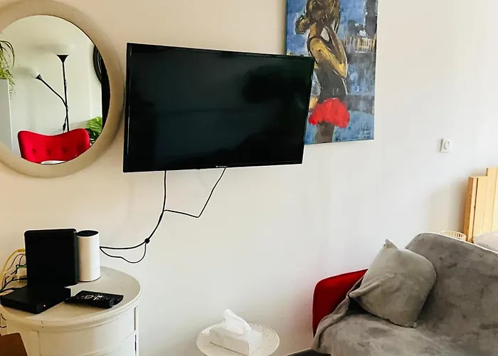 Labyrinthe Sur La Place D, Hotes , Calme ,netflix شقة