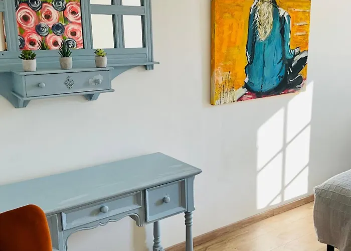 Labyrinthe Sur La Place D, Hotes , Calme ,netflix * ماريبواه