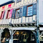 Appartement Labyrinthe Sur La Place D, Hotes , Calme ,netflix