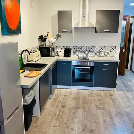 Апартаменты Labyrinthe Sur La Place D, Hotes , Calme ,netflix Мирпуа