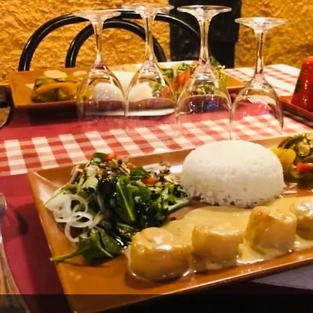 Labyrinthe Sur La Place D, Hotes , Calme ,netflix Апартаменты