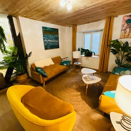 Labyrinthe Sur La Place D, Hotes , Calme ,netflix Мирпуа