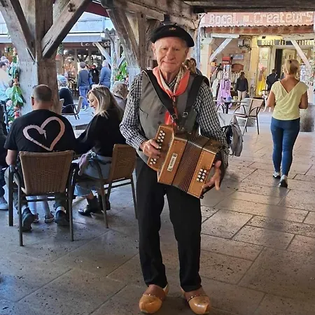Labyrinthe Sur La Place D, Hotes , Calme ,netflix *