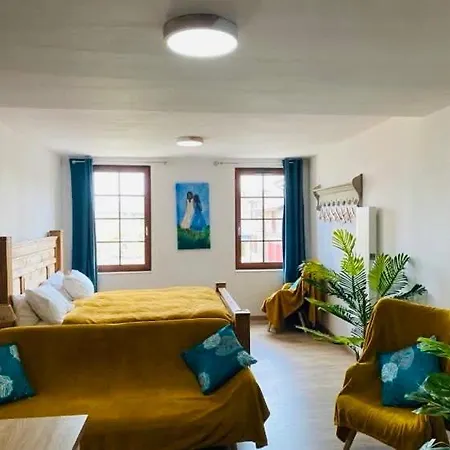 Labyrinthe Sur La Place D, Hotes , Calme ,netflix *