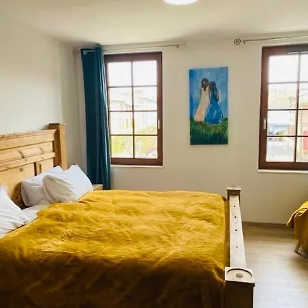 Апартаменты Labyrinthe Sur La Place D, Hotes , Calme ,netflix Мирпуа