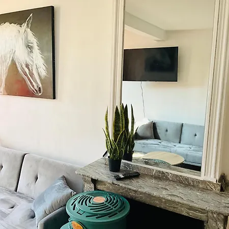 Labyrinthe Sur La Place D, Hotes , Calme ,netflix