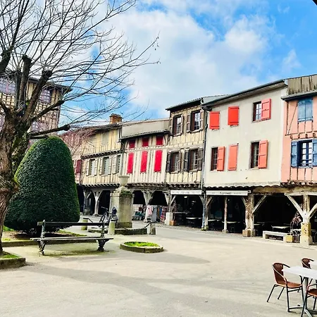 Labyrinthe Sur La Place D, Hotes , Calme ,netflix Apartmán *