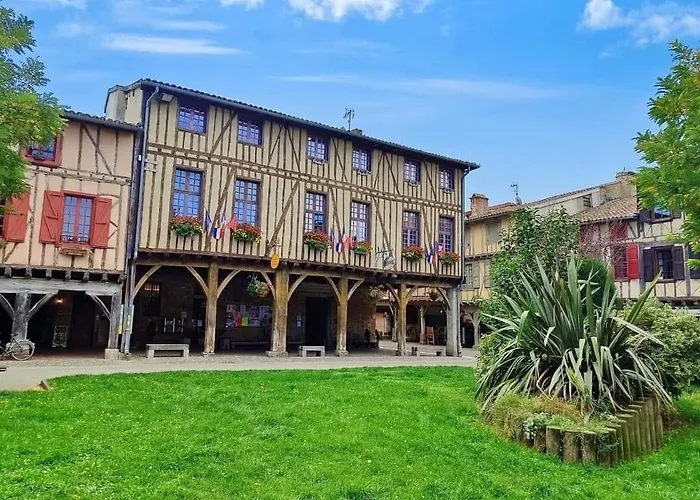 Labyrinthe Sur La Place D, Hotes , Calme ,netflix Mirepoix (Ariege)