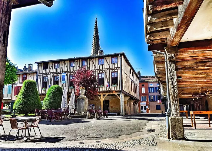 Labyrinthe Sur La Place D, Hotes , Calme ,netflix Mirepoix (Ariege)