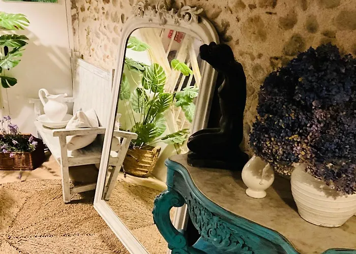 Labyrinthe Sur La Place D, Hotes , Calme ,netflix 아파트