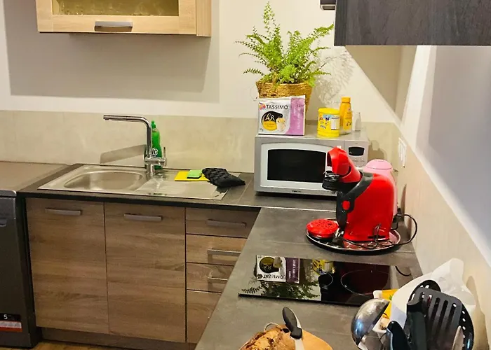 Labyrinthe Sur La Place D, Hotes , Calme ,netflix Daire