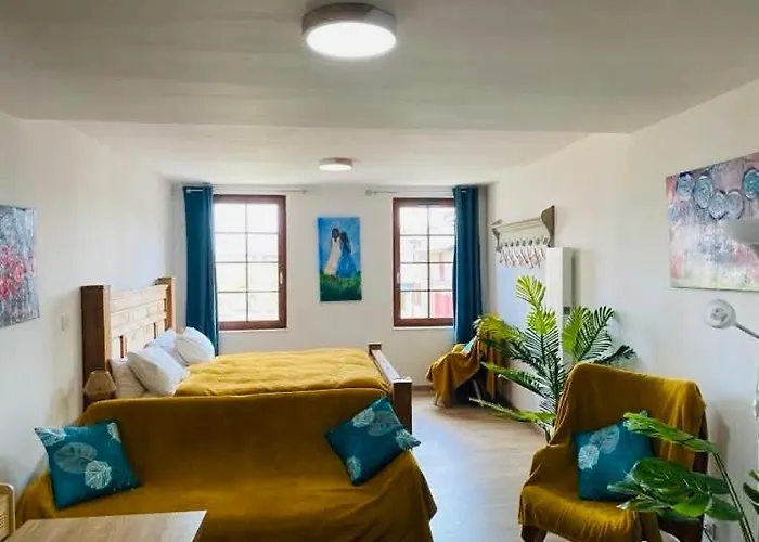 Labyrinthe Sur La Place D, Hotes , Calme ,netflix *