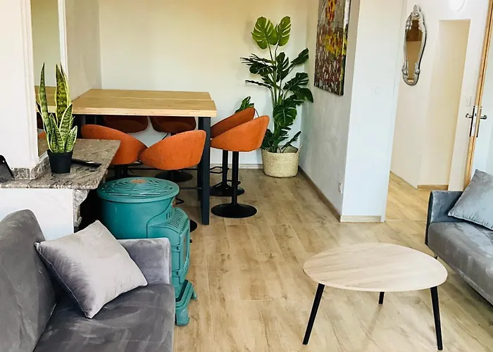 Labyrinthe Sur La Place D, Hotes , Calme ,netflix Mirepoix (Ariege)