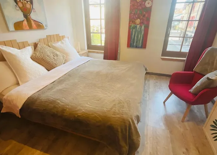 Labyrinthe Sur La Place D, Hotes , Calme ,netflix *