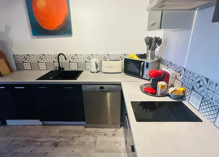 Labyrinthe Sur La Place D, Hotes , Calme ,netflix Apartmán