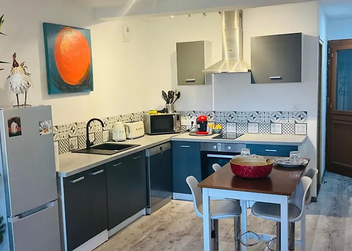 Labyrinthe Sur La Place D, Hotes , Calme ,netflix