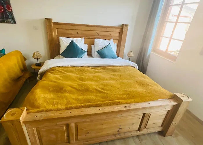 Labyrinthe Sur La Place D, Hotes , Calme ,netflix * Mirepoix (Ariege)