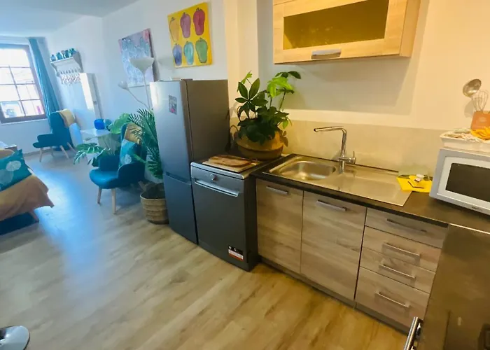 Labyrinthe Sur La Place D, Hotes , Calme ,netflix *